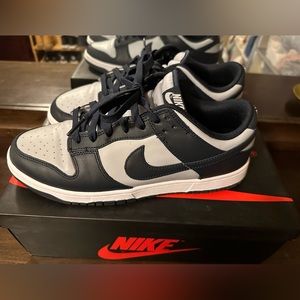 Nike dunk low navy blue size 10 only wear one time authentich!!